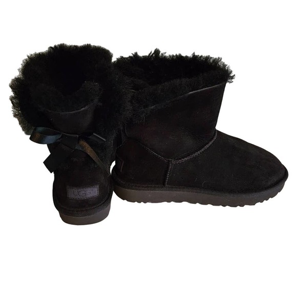 UGG Shoes - UGG Short Bailey Bow Black Suede & Shearling Boots Size 8